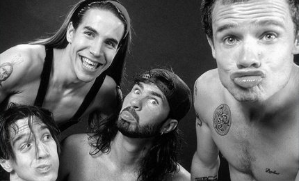 Обложка к новости "Universal снимет фильм по мемуарам фронтмена группы Red Hot Chili Peppers"